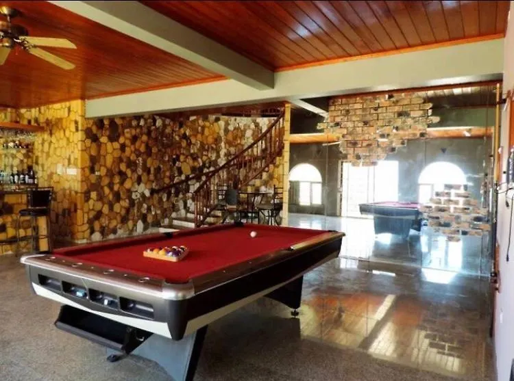 בית הארחה Saint Maryʼs Rockcliff Villa